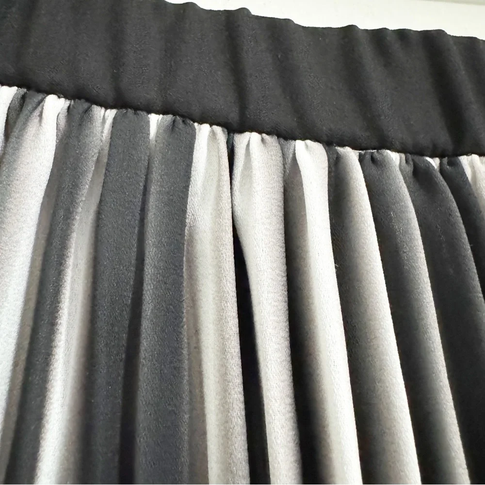 NWT Eileen Fisher Pleated Ombre Skirt Small NWT